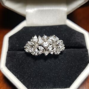 Dazzling Silver Floral Women's Ring